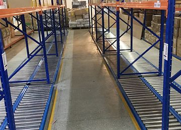 重力自滑式貨架可以當(dāng)輸送線使用嗎？【易達(dá)貨架】