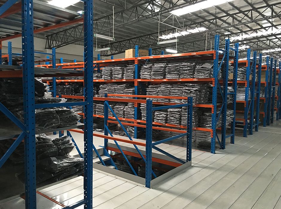 卡門服飾廣州閣樓平臺貨架【易達貨架】