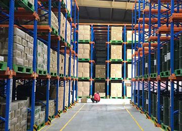 萬江重型倉儲貨架駛入式貨架如何升級為穿梭式貨架【易達貨架】