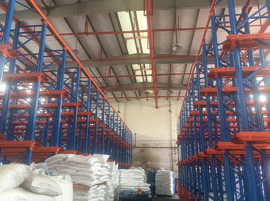 紅墻材料廣東駛?cè)胧絺}(cāng)儲(chǔ)重型貨架 【易達(dá)貨架】 紅墻材料廣東駛?cè)胧絺}(cāng)儲(chǔ)重型貨架 【易達(dá)貨架】