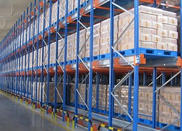 生物醫(yī)藥行業(yè)使用哪種樟木頭倉庫貨架？【易達貨架】