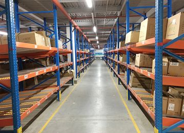 影響貨架使用壽命的主要因素有哪些？庫房重型貨架廠家解析【易達(dá)貨架】
