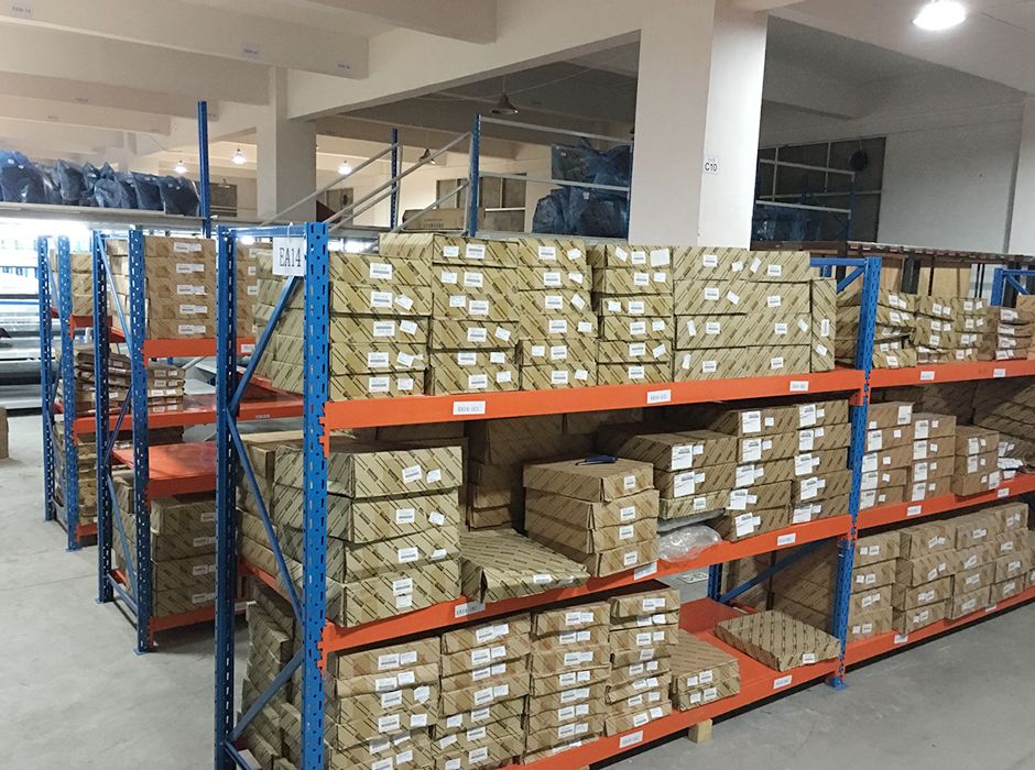 路路達(dá)汽車用品廣州擱板式貨架【易達(dá)貨架】 路路達(dá)汽車用品廣州擱板式貨架【易達(dá)貨架】