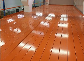 貨架高密度板好還是全鐵好？重型貨架倉儲(chǔ)貨架廠解析【易達(dá)貨架】