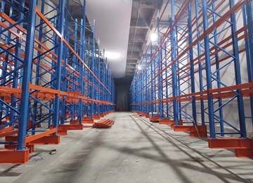 鋼做的貨架結(jié)實(shí)嗎？重型貨架定制廠家解析【易達(dá)貨架】