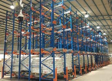 穿梭式貨架可以上下嗎？廣東立體倉庫貨架工廠解析【易達貨架】