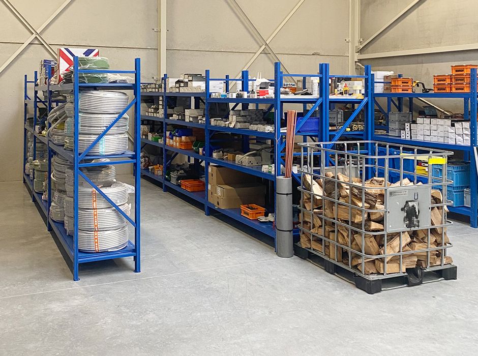 比利時設(shè)備行業(yè)中輕型層板貨架【易達(dá)貨架】 比利時設(shè)備行業(yè)中輕型層板貨架【易達(dá)貨架】