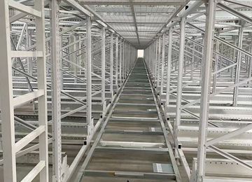 刷爆！佛山立體倉庫設計廠家，讓冷庫實現無人化作業(yè)【易達貨架】