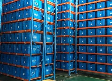 貨箱式立體倉庫，倉儲(chǔ)智能化轉(zhuǎn)型必備【易達(dá)智能貨架】