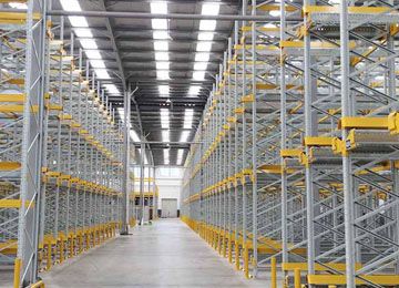 穿梭車貨架定制可以使用多長時間？【易達(dá)貨架】