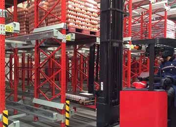 3.5米高的倉庫適合用穿梭貨架嗎？穿梭式貨架供應商解析【易達貨架】