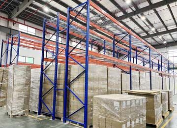 低位重型貨架可以設(shè)計(jì)多矮的高度？【易達(dá)貨架】