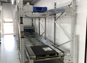 Eyda易達(dá)智能貨架定制廠家穿梭車貨架樣板庫安裝完成，敬請光臨