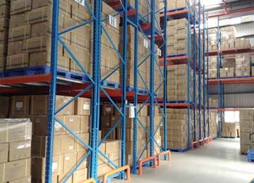 雙深位托盤貨架性價(jià)比更高嗎？揭陽倉儲(chǔ)貨架生產(chǎn)商解析【易達(dá)貨架】