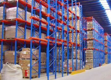 雙向式貫通式貨架是先進(jìn)先出嗎？【易達(dá)貨架】