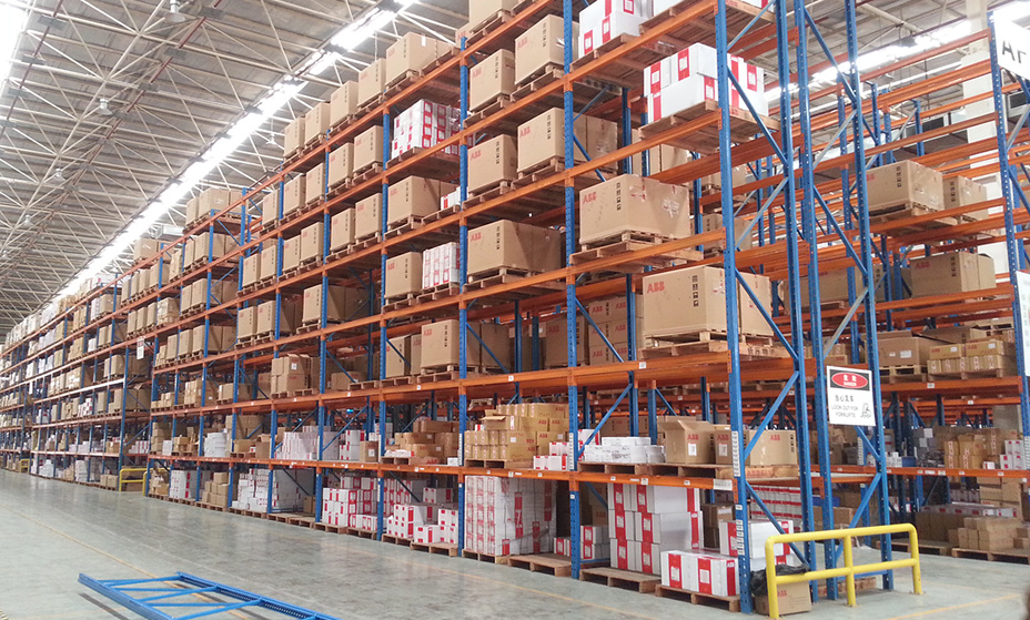 高密度存儲，實現(xiàn)“貨找人”式揀貨