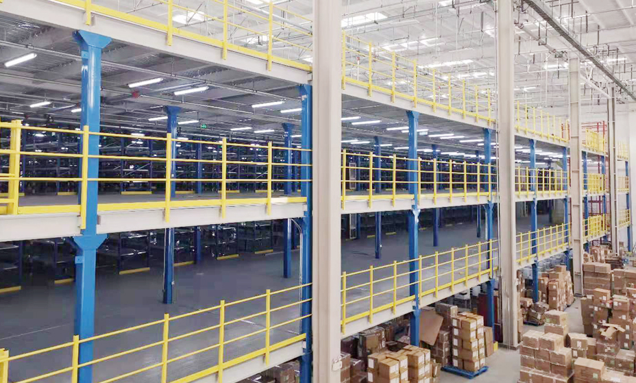 高密度存儲，實現(xiàn)“貨找人”式揀貨