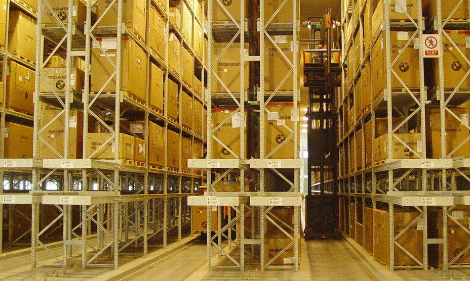 高密度存儲，實現(xiàn)“貨找人”式揀貨